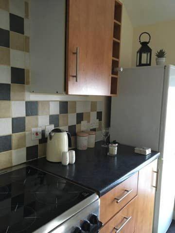 Comfy Stays Swansea Flat 3 ภายนอก รูปภาพ